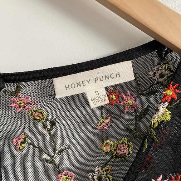 Honey Punch Floral Romper Size Small - Picture 3 of 5